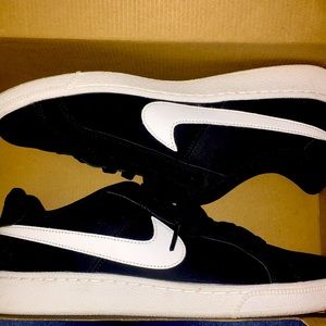 wmns nike court royale